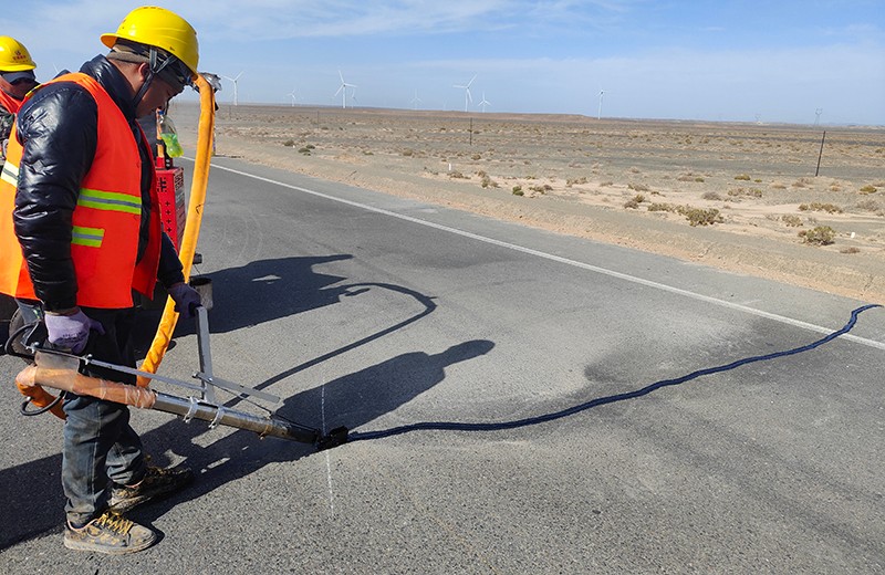 G215�U�戈壁荒漠大温差地区沥青�? /></div></li>

    </ul>
</div>
<div   id=